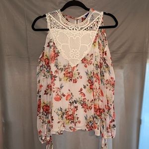 Cute Shoulder Cut Out Flowered Top